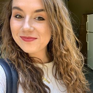 Meet your Posher, Kayla